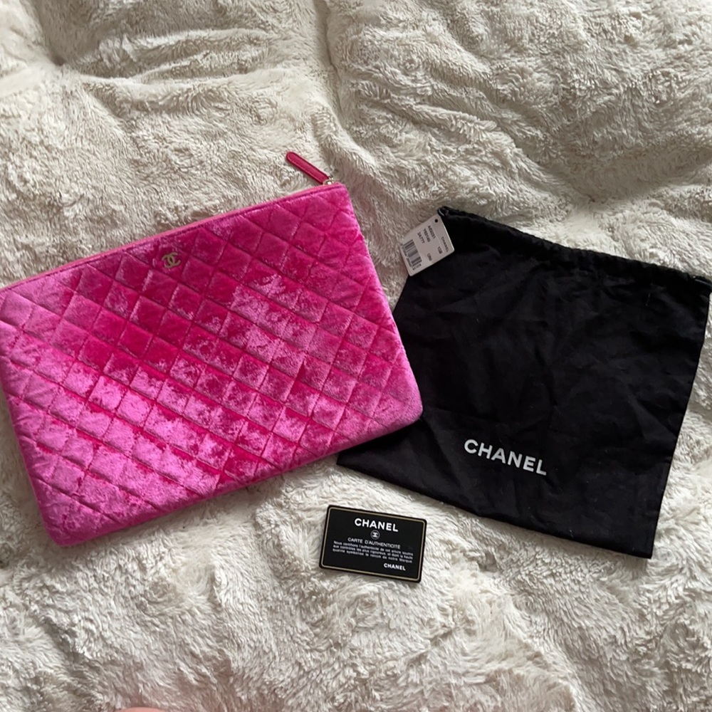 AUTH Chanel O Case Clutch Quilted Velvet fuchsia